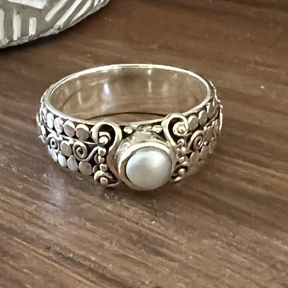 Sterling Silver Pearl Ring - Picture 7 of 11